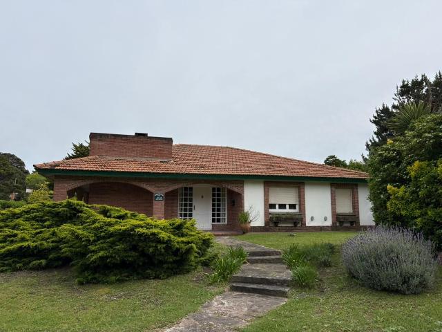 Venta de espectacular Casa 5 o mas ambientes en Pinamar
