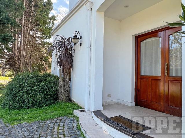 Venta de espectacular Casa 5 o mas ambientes en Pilar
