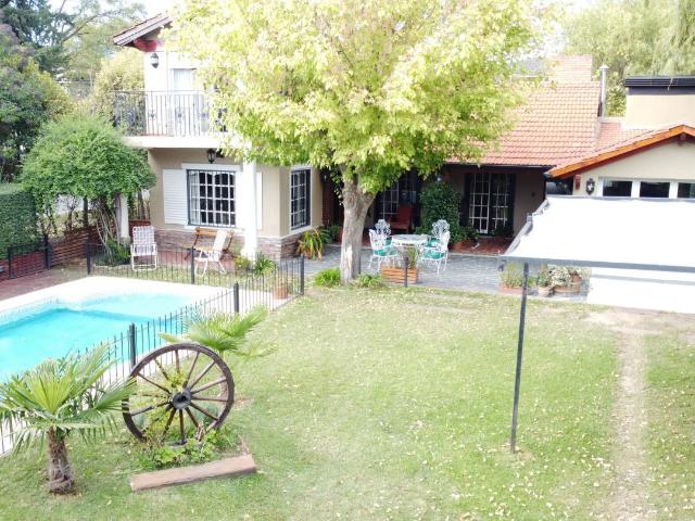Venta de espectacular Casa 5 o mas ambientes en Potrero de los Funes