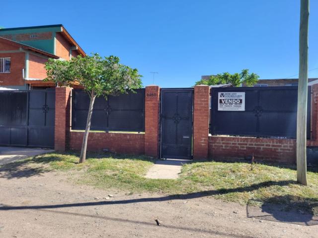Venta de espectacular Casa 5 o mas ambientes en Plottier