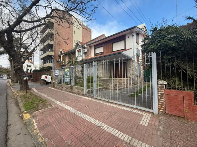 Venta de espectacular Casa 5 o mas ambientes en Quilmes Quilmes