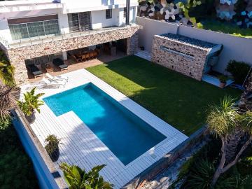 Venta de espectacular Casa 5 o mas ambientes en Quilmes