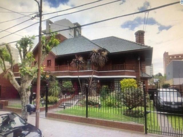 Venta de espectacular Casa 5 o mas ambientes en Quilmes
