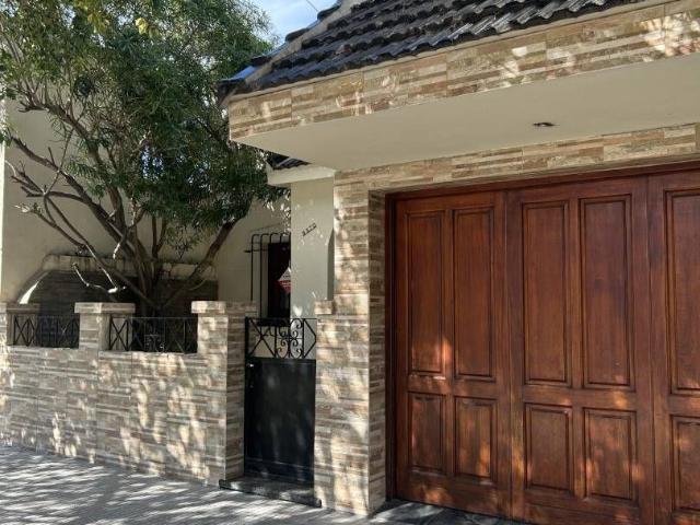 Venta de espectacular Casa 5 o mas ambientes en Santa Fe