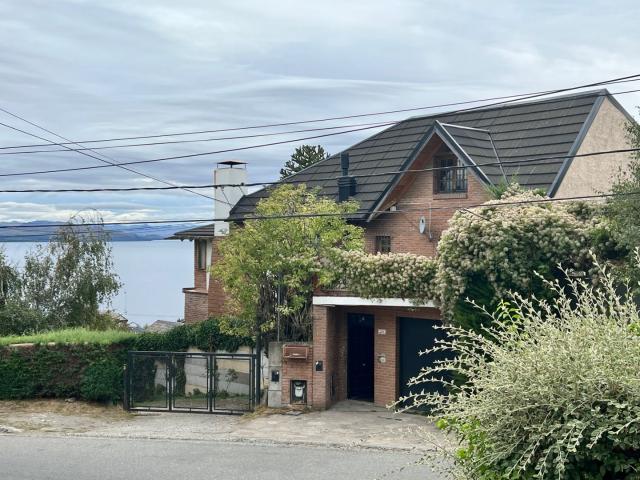 Venta de espectacular Casa 5 o mas ambientes en San Carlos de Bariloche