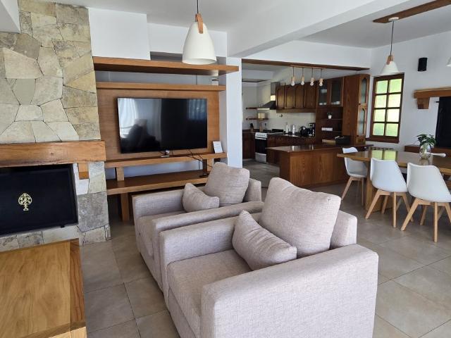 Venta de espectacular Casa 5 o mas ambientes en San Carlos de Bariloche