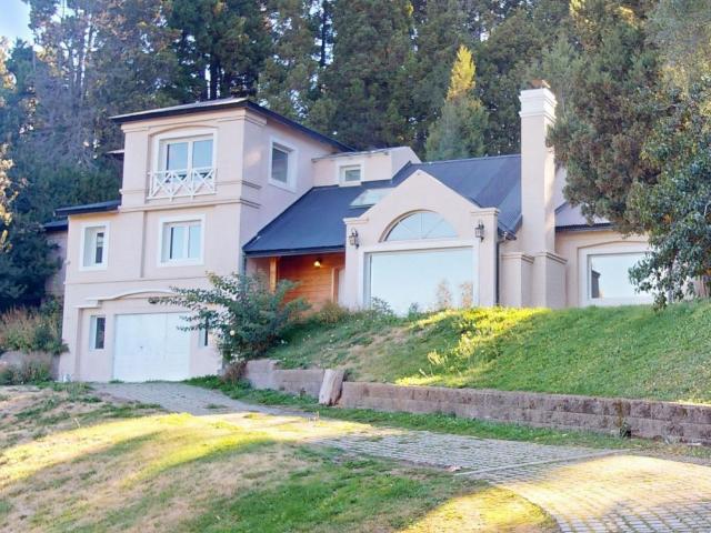 Venta de espectacular Casa 5 o mas ambientes en San Carlos de Bariloche