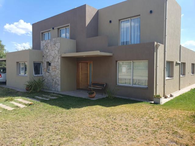Venta de espectacular Casa 5 o mas ambientes en San Luis