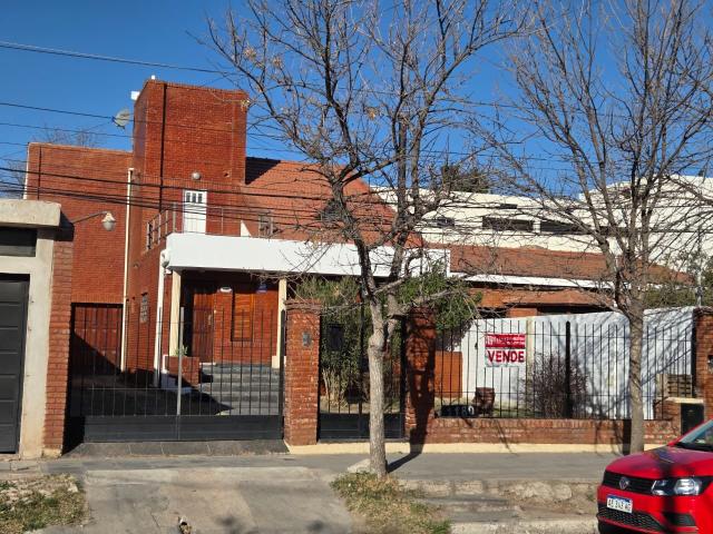 Venta de espectacular Casa 5 o mas ambientes en San Luis