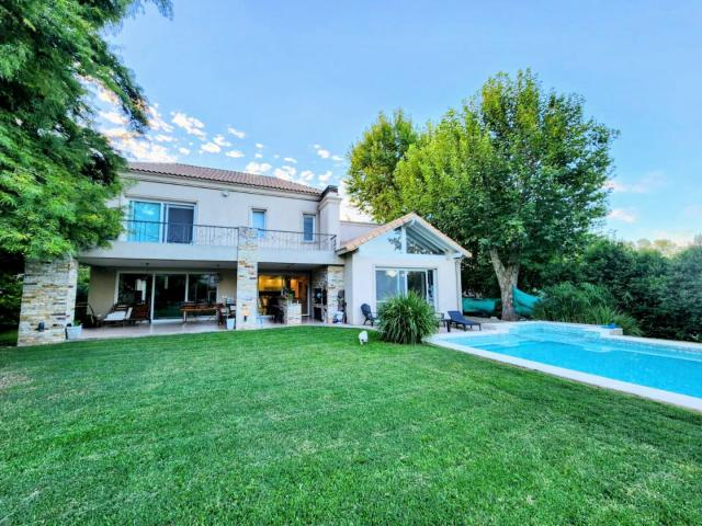 Venta de espectacular Casa 5 o mas ambientes en San Miguel