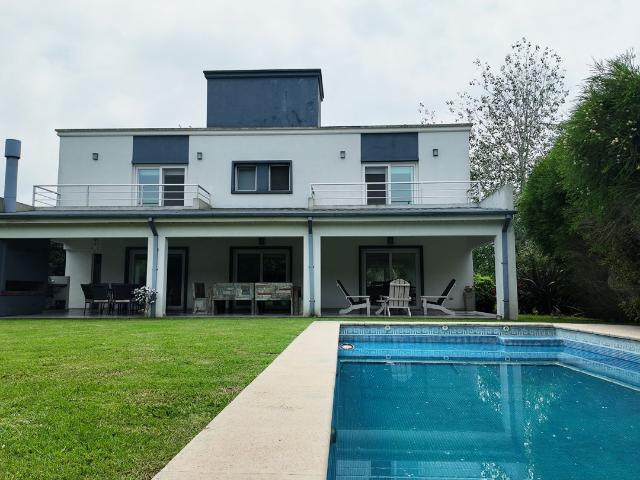 Venta de espectacular Casa 4 ambientes en Moreno