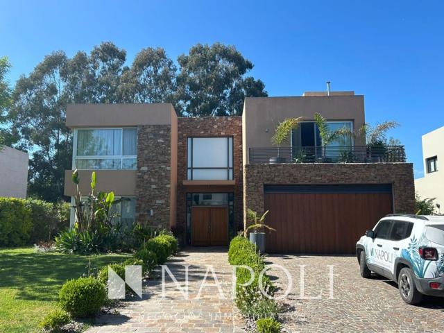 Venta de espectacular Casa 1 ambiente en Ezeiza