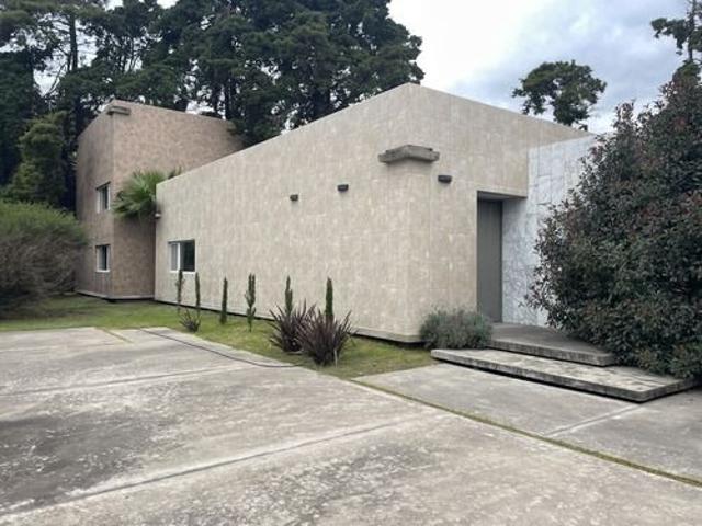 Venta de espectacular Casa 1 ambiente en Ituzaingó