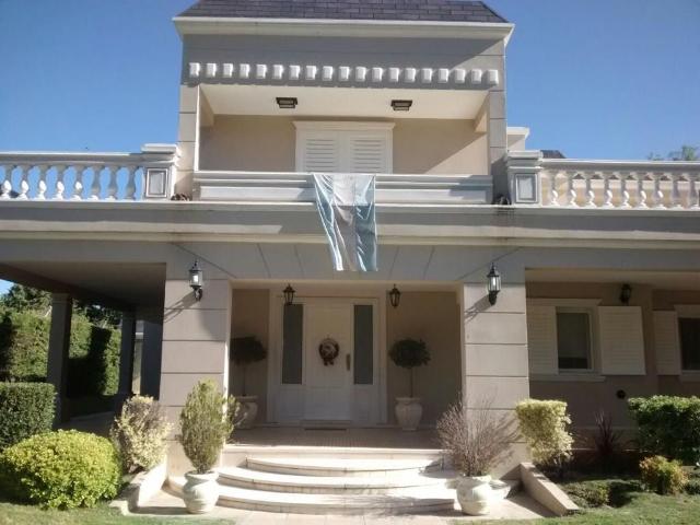 Venta de espectacular Casa en Juana Koslay