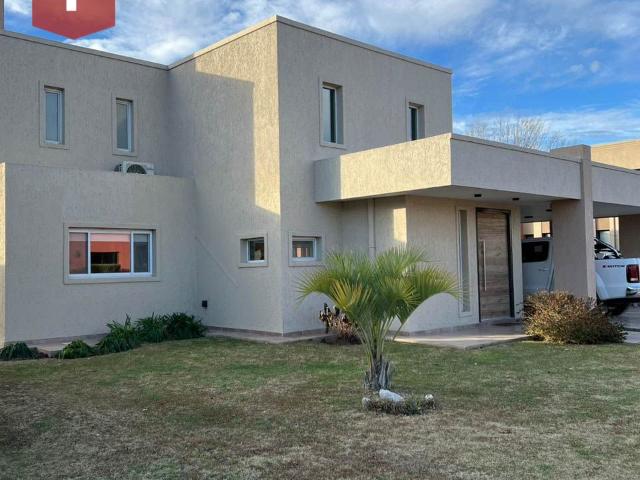 Venta de espectacular Casa 1 ambiente en Juana Koslay