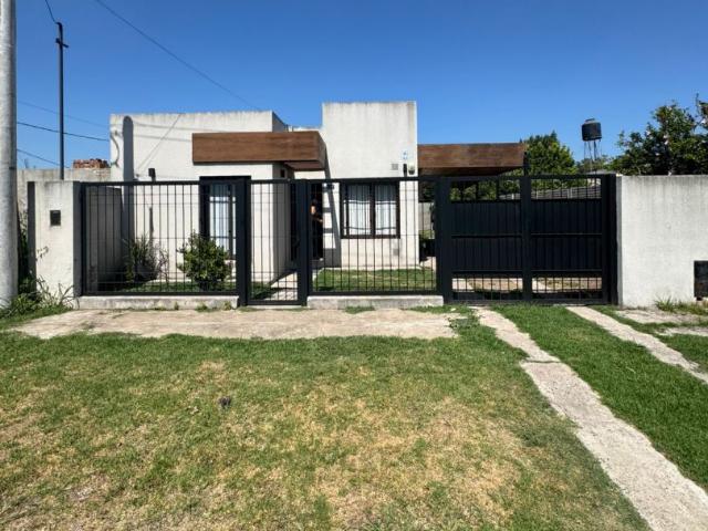 Venta de espectacular Casa 3 ambientes en Pérez