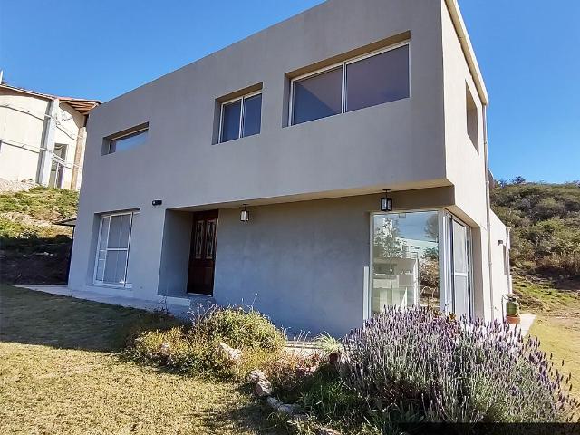 Venta de espectacular Casa 2 ambientes en El Volcán