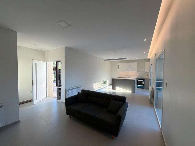 Venta de espectacular Casa en General Fernández Oro