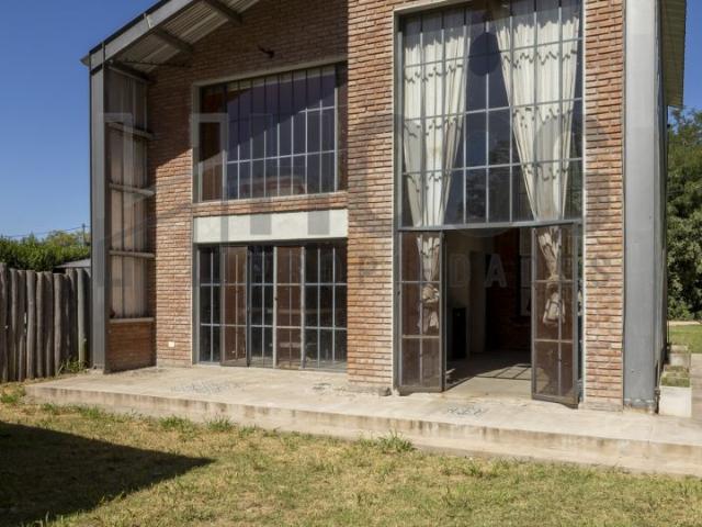 Venta de espectacular Casa 2 ambientes en San Antonio de Areco Duggan
