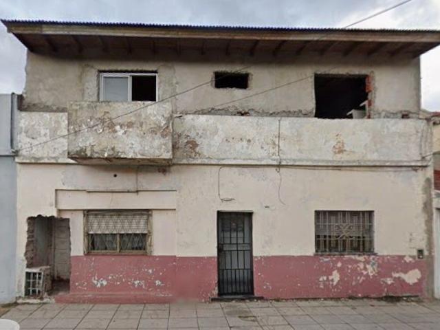 Venta de espectacular Casa 3 ambientes en Tres De Febrero Caseros