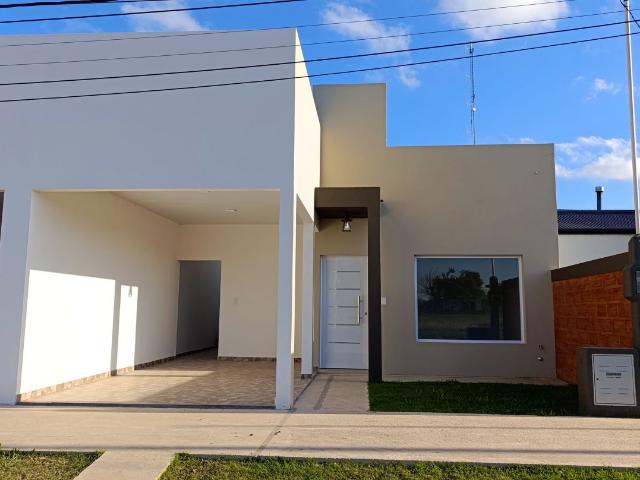 Venta de espectacular Casa 3 ambientes en Villa Elisa