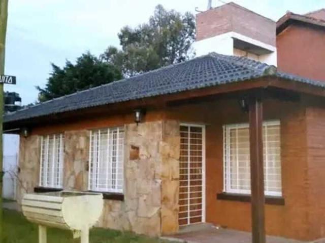 Venta de espectacular Casa 3 ambientes en Aguas Verdes