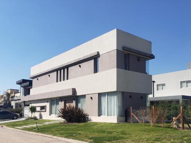 Venta de espectacular Casa 3 ambientes en Almirante Brown