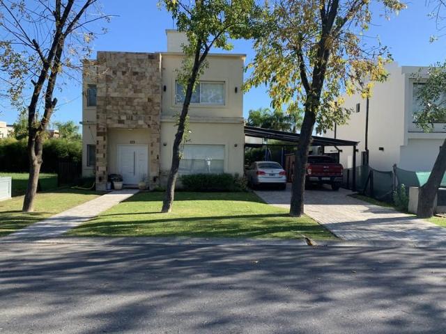 Venta de espectacular Casa 3 ambientes en Almirante Brown