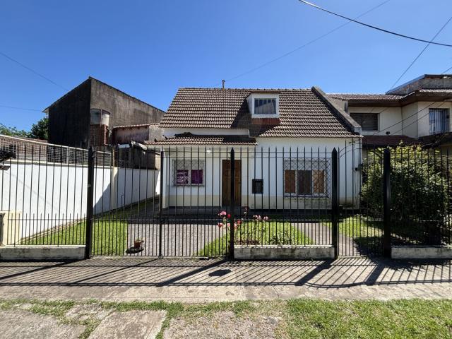 Venta de espectacular Casa 3 ambientes en Almirante Brown Claypole