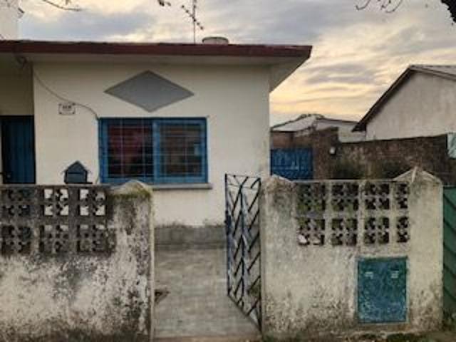 Venta de espectacular Casa 3 ambientes en Almirante Brown Longchamps
