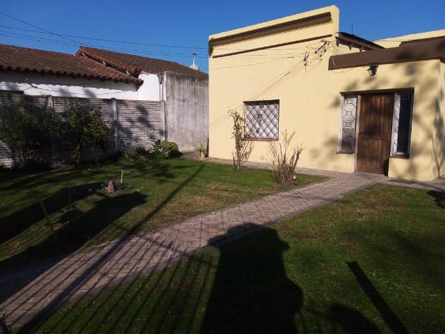 Venta de espectacular Casa 3 ambientes en Almirante Brown Longchamps