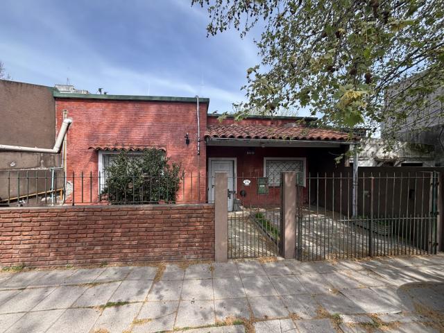 Venta de espectacular Casa 3 ambientes en Almirante Brown Rafael Calzada