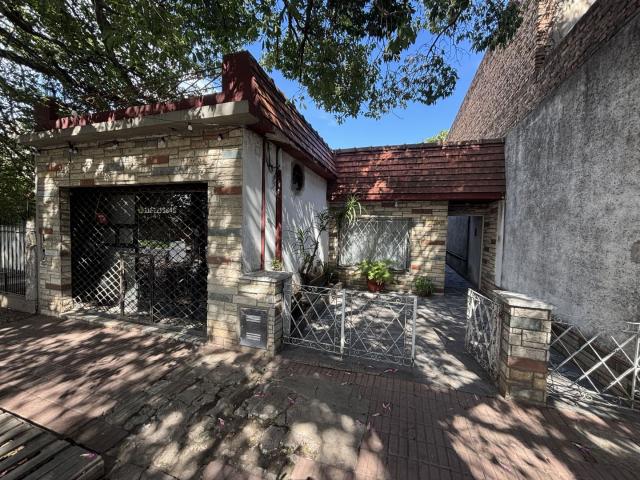 Venta de espectacular Casa 3 ambientes en Almirante Brown Rafael Calzada