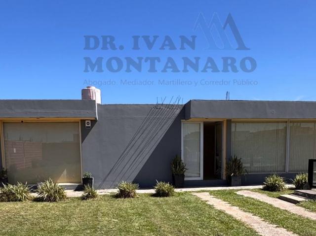 Venta de espectacular Casa 3 ambientes en Barrio Esperanza