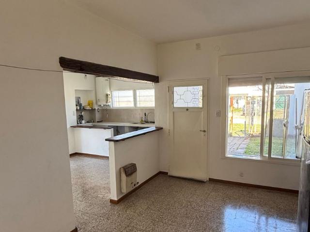 Venta de espectacular Casa 3 ambientes en Brandsen