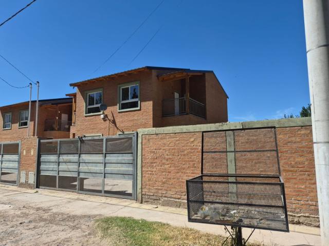 Venta de espectacular Casa 3 ambientes en Centenario