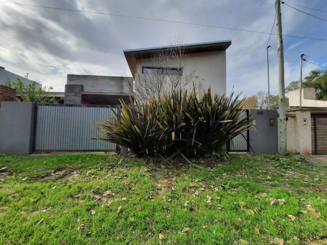 Venta de espectacular Casa 3 ambientes en Chascomús Chascomús