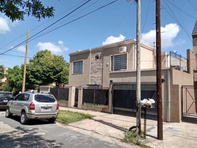 Venta de espectacular Casa 3 ambientes en Esteban Echeverría Luis Guillón