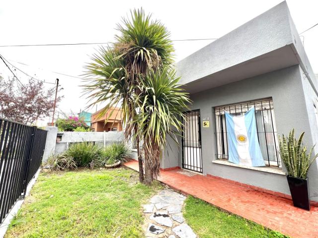 Venta de espectacular Casa 3 ambientes en Esteban Echeverría Luis Guillón