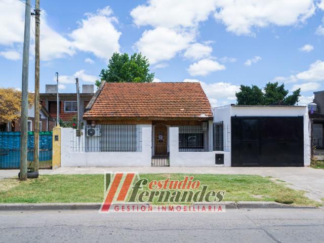 Venta de espectacular Casa 3 ambientes en Esteban Echeverría Monte Grande
