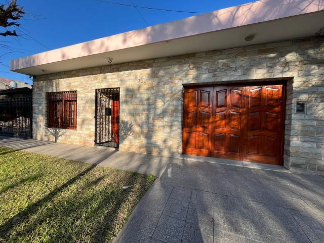 Venta de espectacular Casa 3 ambientes en Ezeiza Tristán Suárez