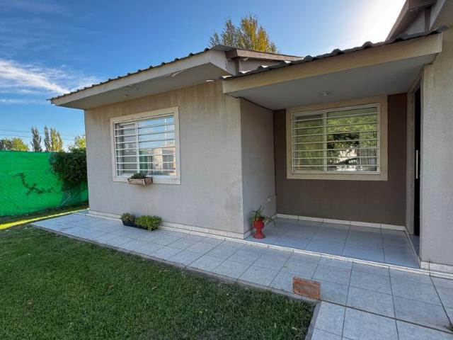 Venta de espectacular Casa 3 ambientes en General Fernández Oro