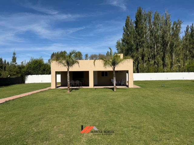 Venta de espectacular Casa 3 ambientes en General Paz Ranchos