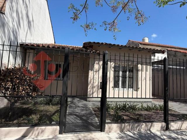 Venta de espectacular Casa 3 ambientes en Ituzaingó