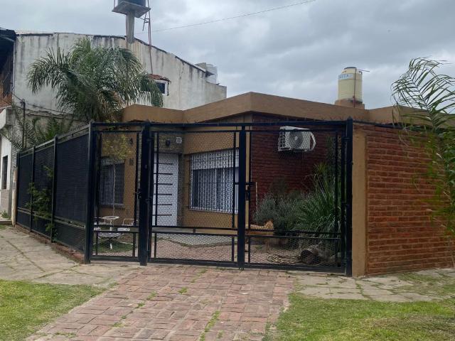 Venta de espectacular Casa 3 ambientes en Ituzaingó