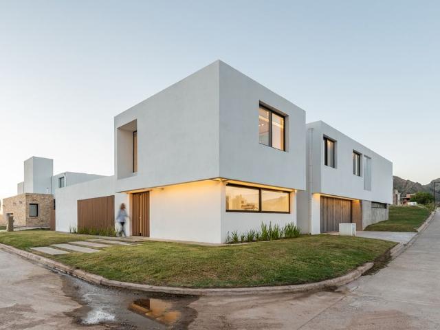 Venta de espectacular Casa 4 ambientes en Juana Koslay