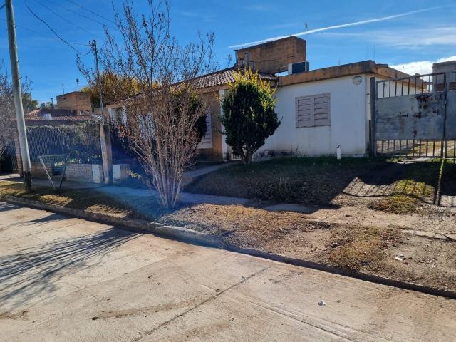 Venta de espectacular Casa 3 ambientes en Juana Koslay
