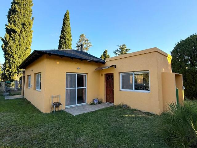 Venta de espectacular Casa 3 ambientes en Juana Koslay