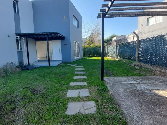 Venta de espectacular Casa 3 ambientes en La Plata Villa Elisa