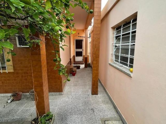 Venta de espectacular Casa 3 ambientes en Lanús